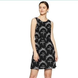 Gap fit and flare line dress 6 petite black flower